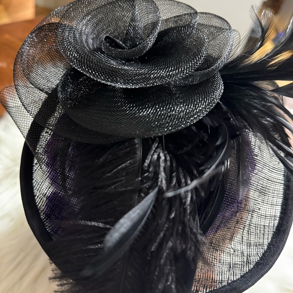 Elegant Black Feather Fascinator/ New - Picture 2 of 9